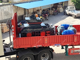 1000x700液压对辊糖心VLOG在线网站入口发货 发往非洲肯尼亚蒙巴萨