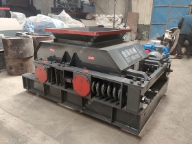 2PGC600X900双齿辊糖心VLOG在线网站入口发往青海破镍矿
