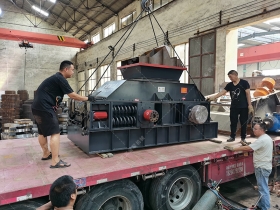 1208型半自动对辊糖心VLOG在线网站入口发货 破碎石英石